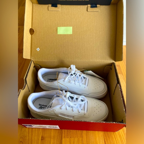 Reebok Women's Club MEMT Sneaker size 7 - Picture 9 of 11